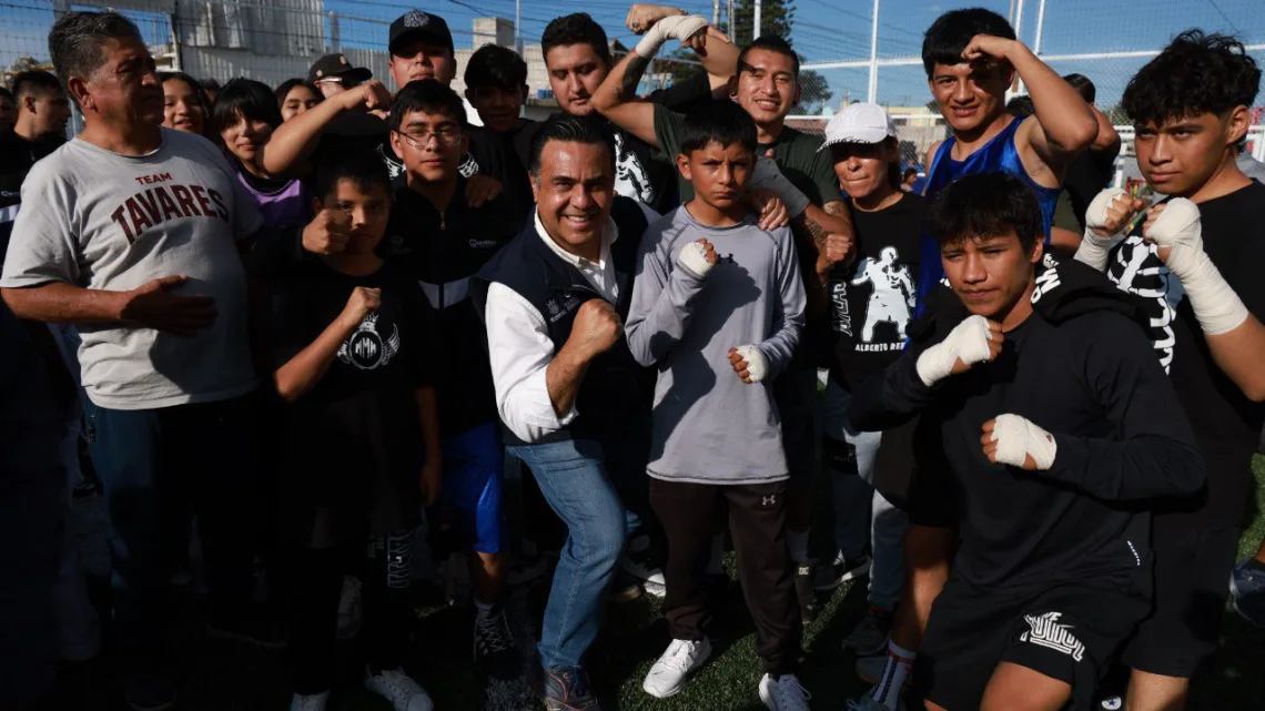 Entrega SEDESOQ rehabilitación de la cancha El Gallinero