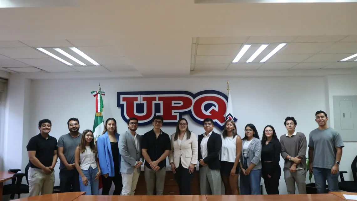 Reconoce rectora de UPQ a 20 beneficiarios de becas internacionales