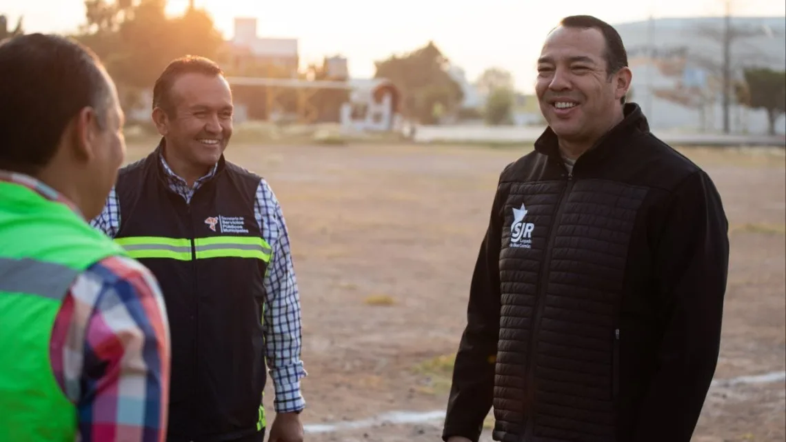 Roberto Cabrera supervisa trabajos de mantenimiento en parque de Loma Linda