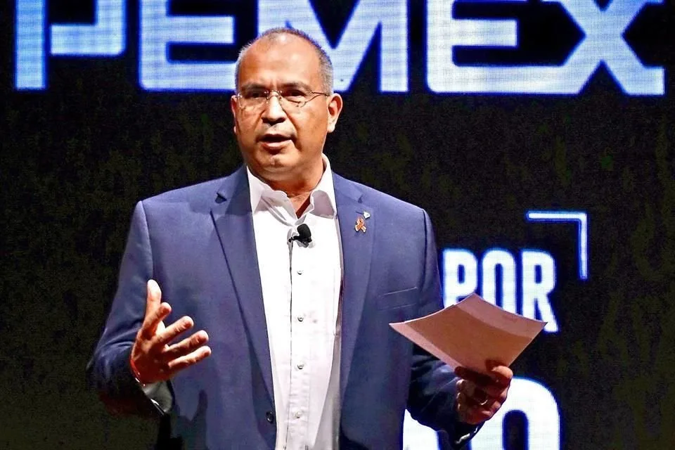 El exdirector de Pemex cuenta con una orden de aprehensión vigente por delitos de asociación delictuosa y operaciones con recursos de procedencia ilícita
