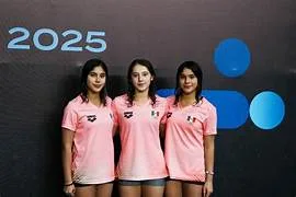 Las gemelas Mía y Lía Cueva volvieron a ser protagonistas al subir al podio en la exigente prueba de clavados trampolín 3 metros individual