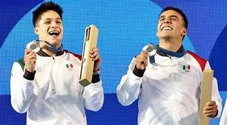 El jalisciense Kenny Zamudio y el neoleonés Emilio Treviño se adjudicaron la medalla de plata en la prueba de sincronizados desde la plataforma de 10 metro