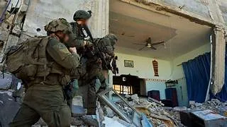 El secretario de Estado de Estados Unidos señaló al presidente de Francia como responsable de afectar las negociaciones para un alto el fuego en Gaza