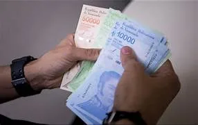 El salario mínimo en Venezuela permanece en 130 bolívares desde marzo de 2022, cuando su valor rondaba los 30 dólares mensuales