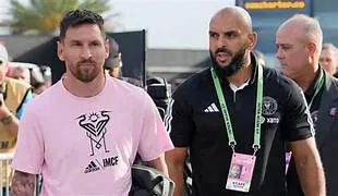 Yassine Cheuko recibe un sueldo millonario por mantener la integridad de Lionel Messi