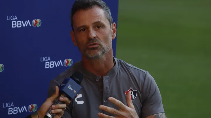 El técnico argentino asegura que toma el reto con una gran responsabilidad y compromiso ante el momento que vive el equipo