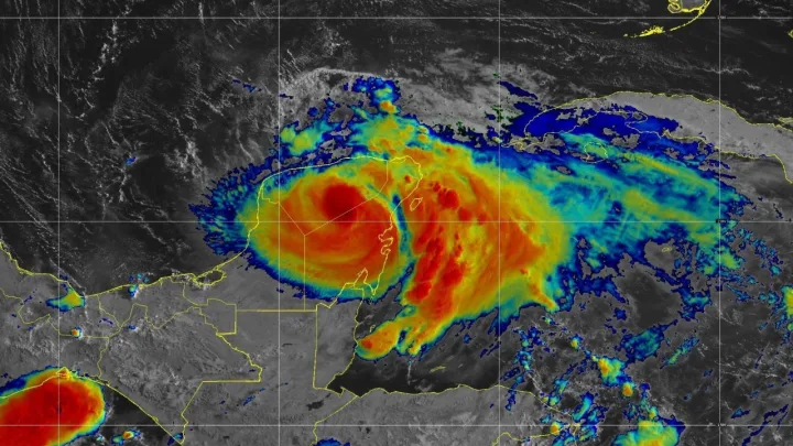 La tormenta tropical “Erin” se convirtió este viernes en el primer huracán de la temporada atlántica