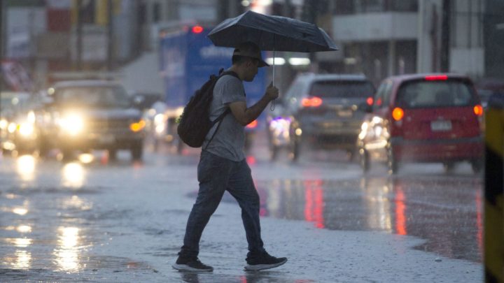 Varios estados de la República Mexicana se verán afectados por fenómenos meteorológicos que propiciarán lluvias puntuales muy fuertes