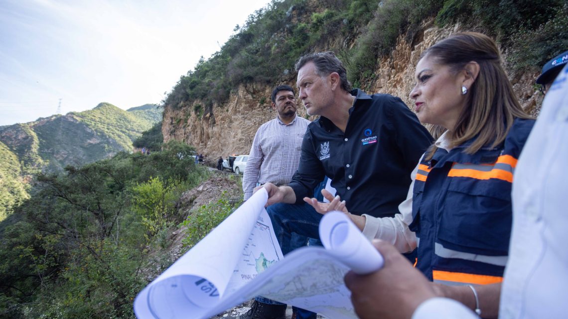 Supervisa Gobernador liberación de carretera afectada por deslave en San Joaquín