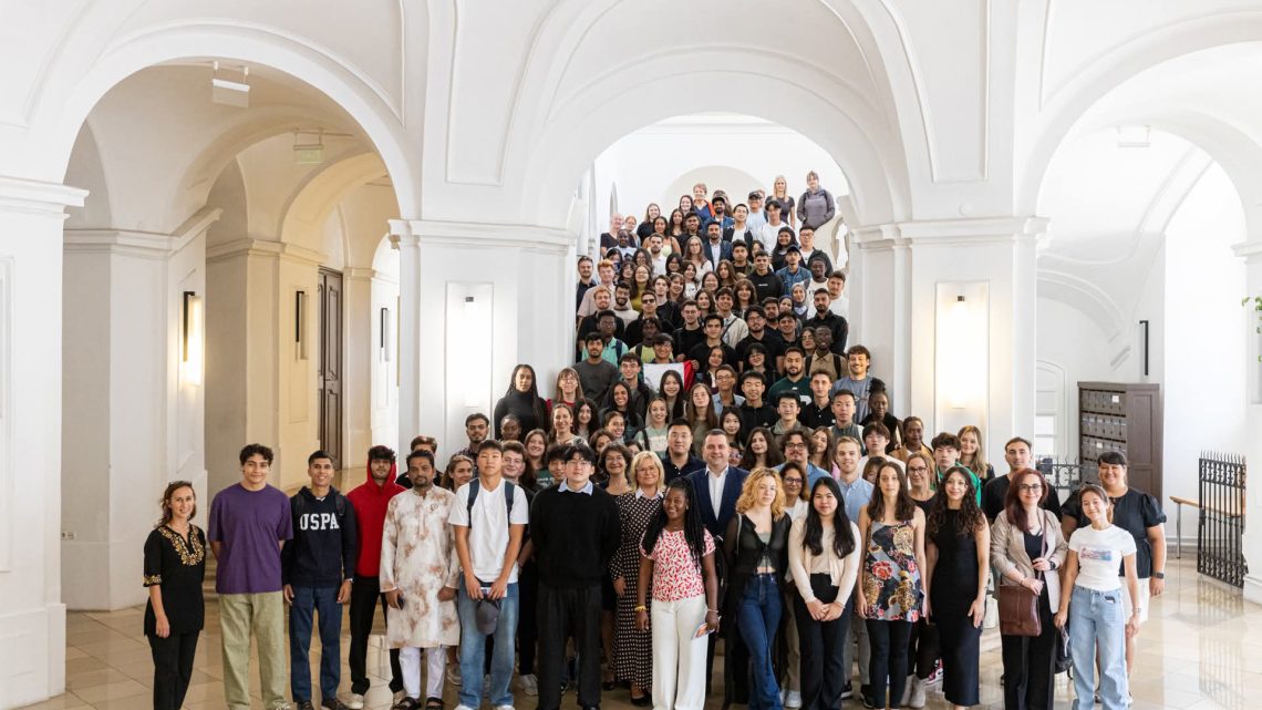 Estudiantes de la UPSRJ cursan un semestre en universidad de Hungría