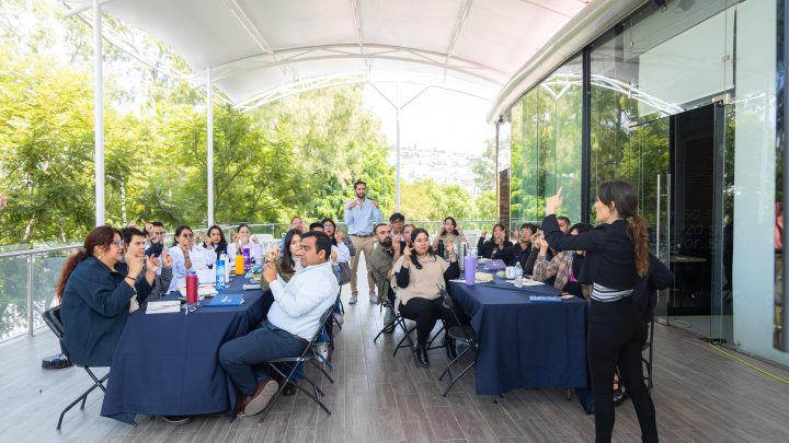 Capacita SEJUVE a equipo psicológico en Lengua de Señas Mexicana