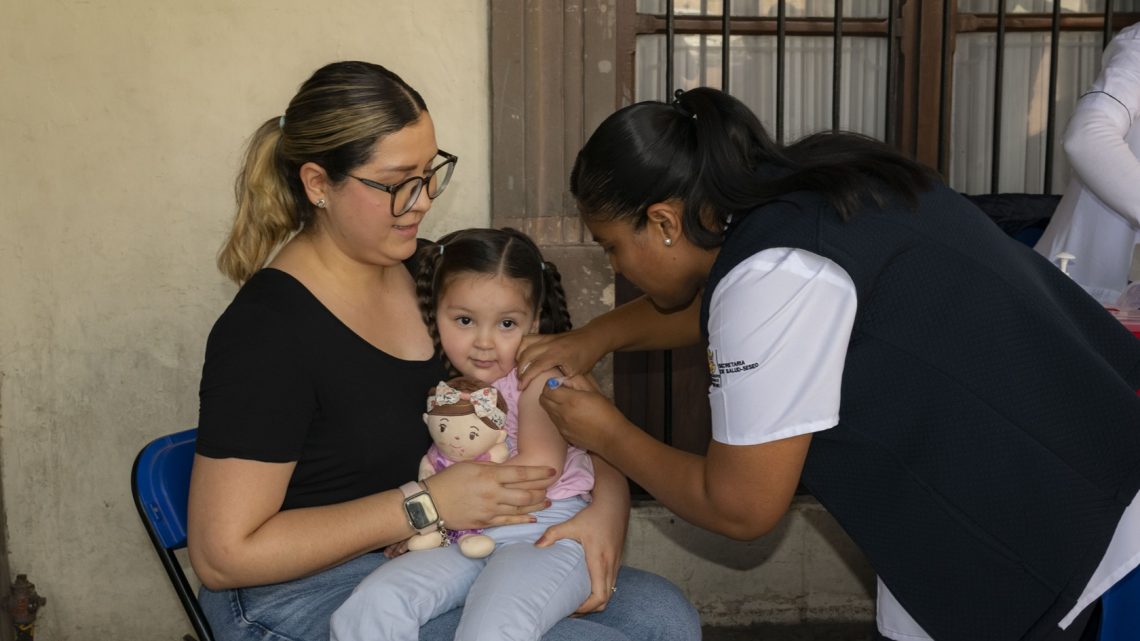 Arranca campaña de vacunación de Temporada Invernal 2025-2026