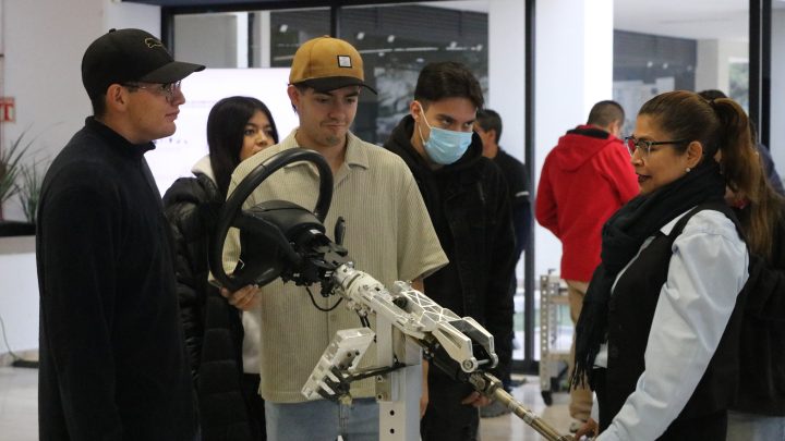 Rectora de la UPQ inaugura el Hackathon 2025