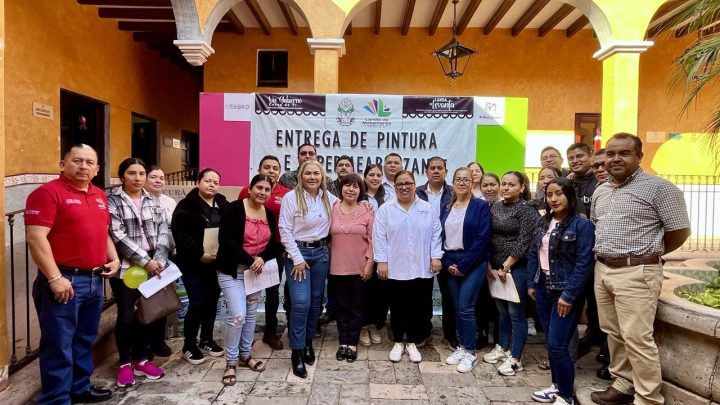 Entrega Gobierno del Estado apoyos a escuelas de la Sierra Gorda
