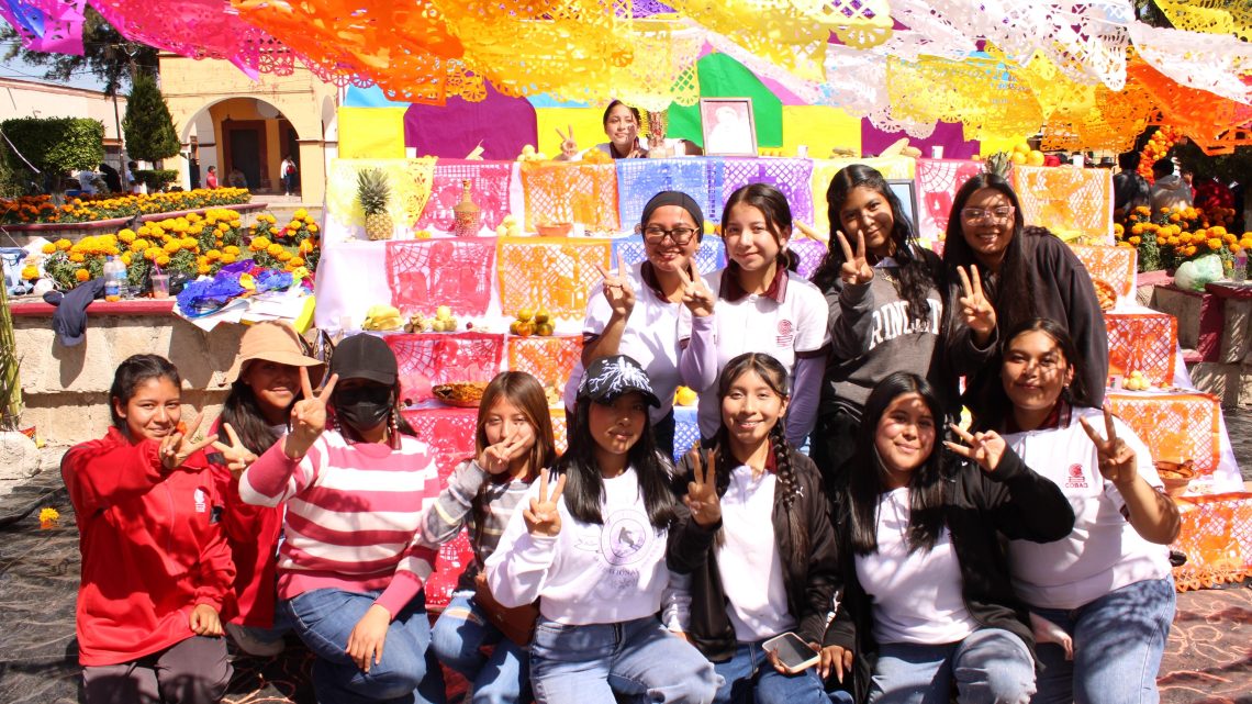 Estudiantes de COBAQ realizan XXXIII edición de Altares Monumentales en Cadereyta