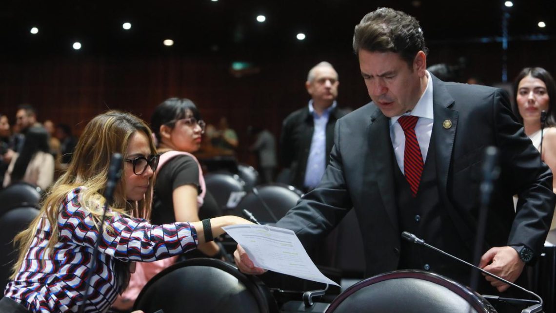 Astudillo presenta la Iniciativa “Ropa Solidaria” para vestir con dignidad en México mediante programas de recolección