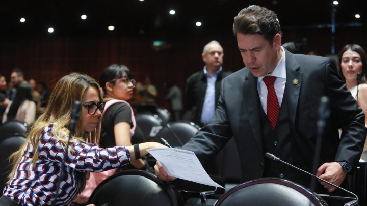 Astudillo presenta la Iniciativa “Ropa Solidaria” para vestir con dignidad en México mediante programas de recolección