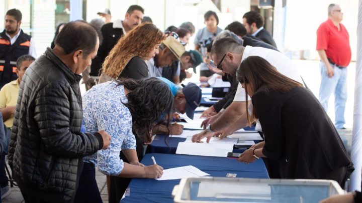 Roberto Cabrera encabeza la firma de más de 190 escrituras de cinco asentamientos sanjuanenses