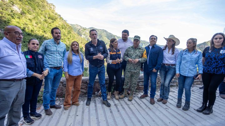 Supervisa Gobernador liberación de carretera afectada por deslave en San Joaquín