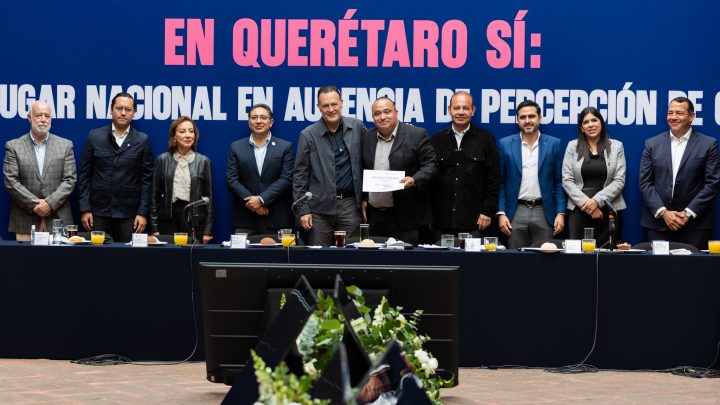 El gobernador Mauricio Kuri González, encabezó junto con el secretario de la contraloría, Oscar García González, la ceremonia del XVII Premio Nacional de Contraloría Social 2025 El gobernador Mauricio Kuri González, encabezó junto con el secretario de la contraloría, Oscar García González, la ceremonia del XVII Premio Nacional de Contraloría Social 2025
