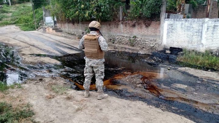 Vecinos pidieron la intervención inmediata de Pemex para evaluar los posibles daños ambientales y sanitarios provocados por el desbordamiento del río Cazones