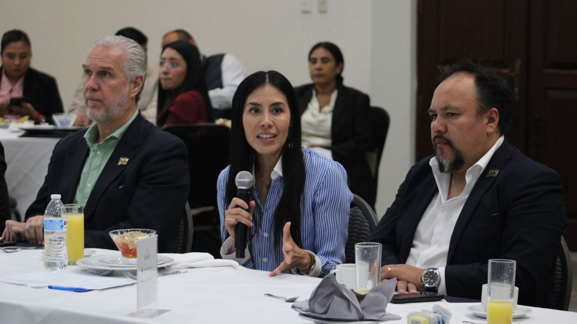 La secretaria del Trabajo, Liliana San Martín Castillo, sostuvo un encuentro con la Asociación de Industriales de San Juan del Río La secretaria del Trabajo, Liliana San Martín Castillo, sostuvo un encuentro con la Asociación de Industriales de San Juan del Río