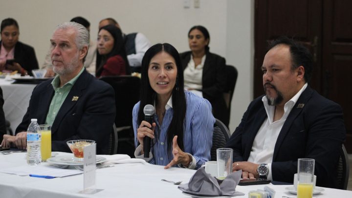 La secretaria del Trabajo, Liliana San Martín Castillo, sostuvo un encuentro con la Asociación de Industriales de San Juan del Río La secretaria del Trabajo, Liliana San Martín Castillo, sostuvo un encuentro con la Asociación de Industriales de San Juan del Río