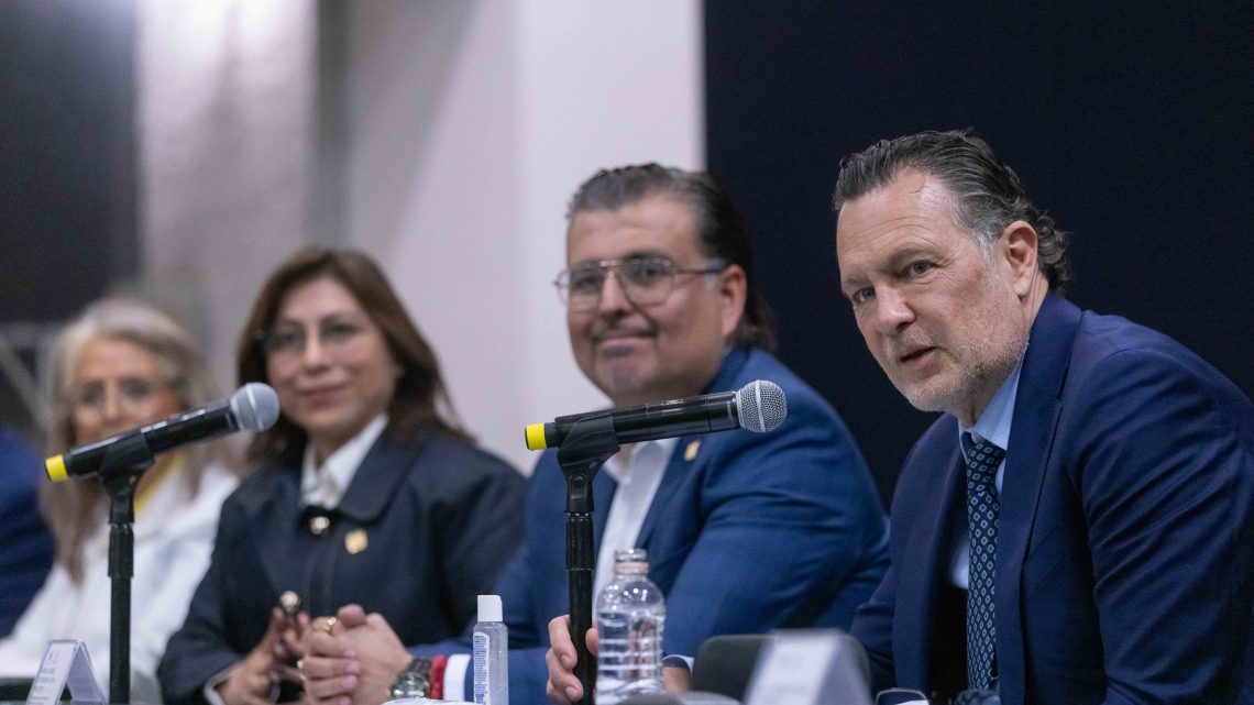 Reconoce Gobernador el esfuerzo de la Cámara de Comercio para hacer de Querétaro un referente nacional Reconoce Gobernador el esfuerzo de la Cámara de Comercio para hacer de Querétaro un referente nacional