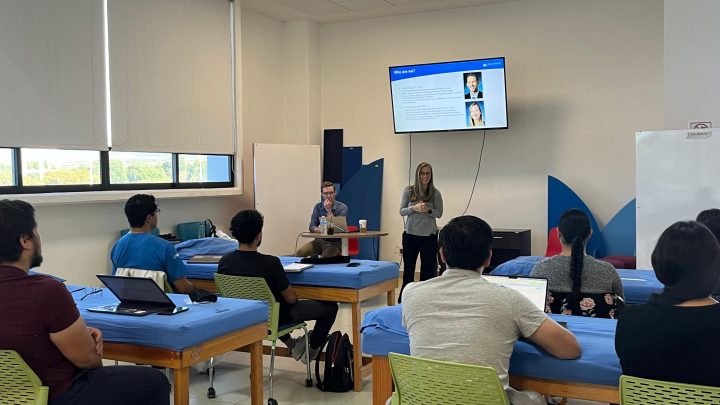 Concluyen estudiantes y docentes de fisioterapia de la UP Santa Rosa diplomado del Hospital Johns Hopkins