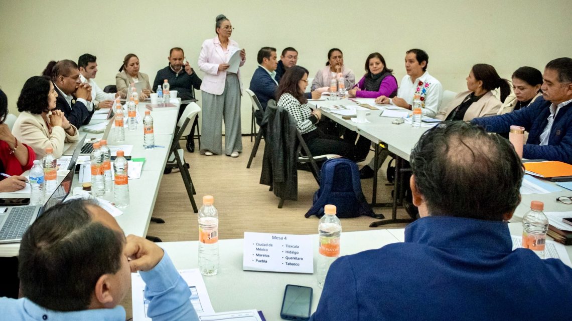 Participan docentes queretanos en foro nacional educativo