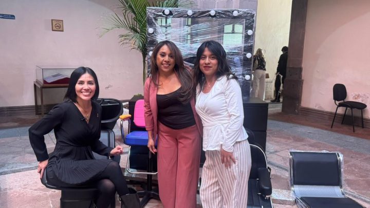 Entrega titular de la ST equipamiento a mujeres emprendedoras en la capital