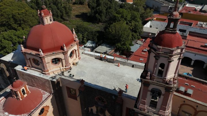 Roberto Cabrera recorre trabajos de rehabilitación de la Parroquia de Santo Domingo