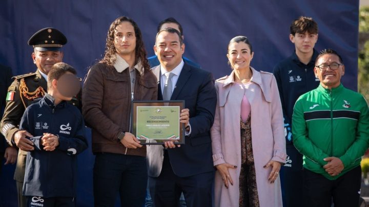 Roberto Cabrera encabeza Acto Cívico por el 115 Aniversario de la Revolución Mexicana y entrega reconocimientos a deportistas destacados