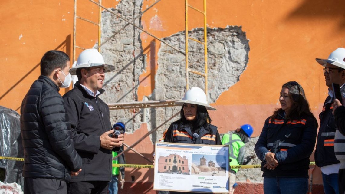 Roberto Cabrera recorre trabajos de rehabilitación en la Parroquia de San Juan Bautista donde se invierten más de 4.8 mpd