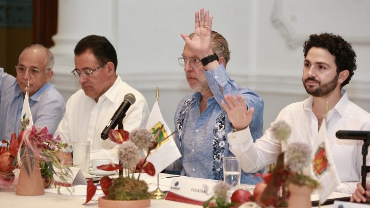 Encabeza Marco Del Prete asamblea de la AMSDE en Yucatán
