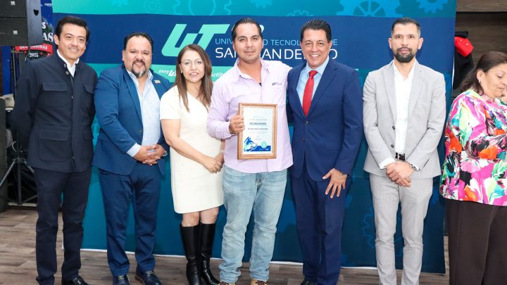 Reconocen labor de docentes y administrativos de la UT San Juan