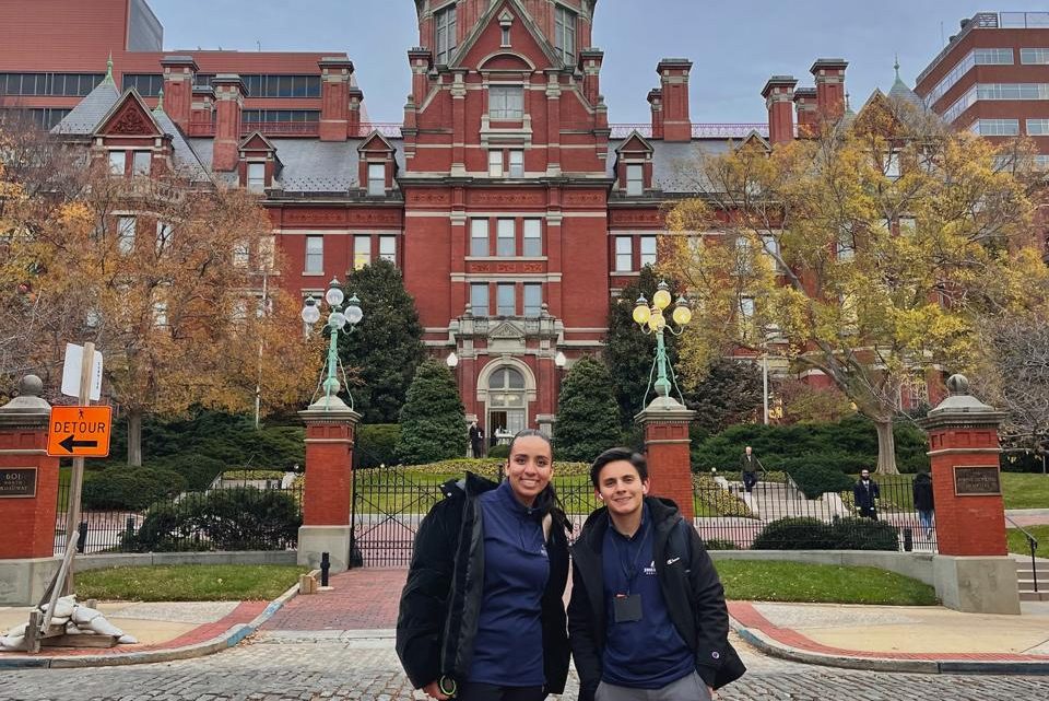 Fortalecen estudiantes de la UP Santa Rosa conocimientos en el Hospital Johns Hopkins