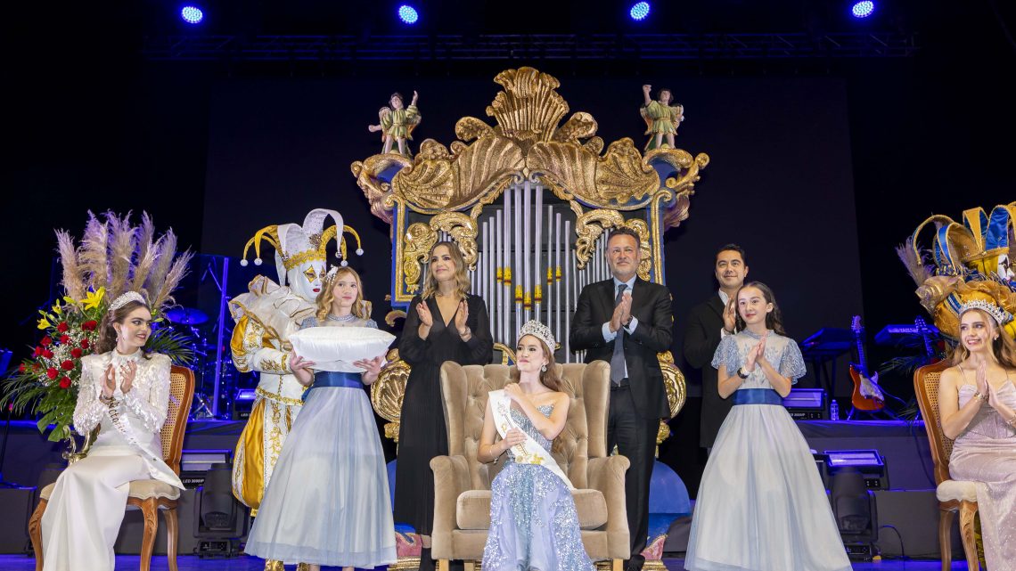 Encabeza Gobernador coronación de Fátima como Reina de las Fiestas de Navidad 2025