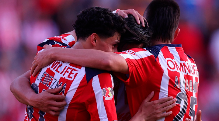 El Rebaño Sagrado no solo cumplió con el expediente, sino que deleitó a su afición con una victoria contundente de 0-4 ante el Irapuato