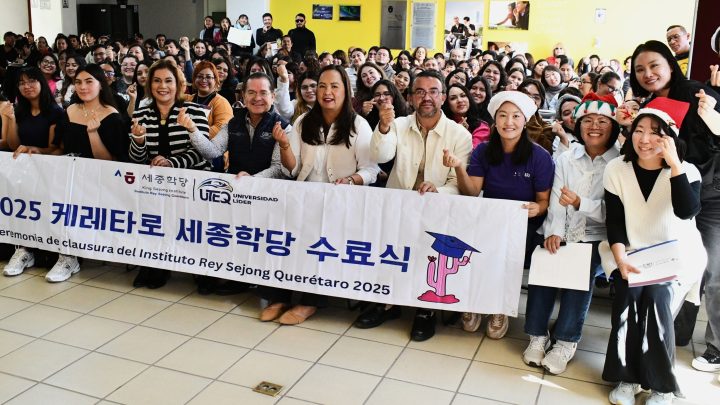 Acreditan a más de 150 estudiantes en idioma coreano en IRS de la UTEQ