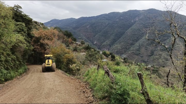 Supervisa titular de la CEI rehabilitación del camino de Río Escanela