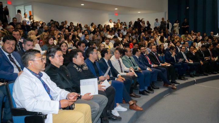 Encabeza titular de SESA clausura y toma de protesta de Médicos Residentes del Hospital General de Querétaro