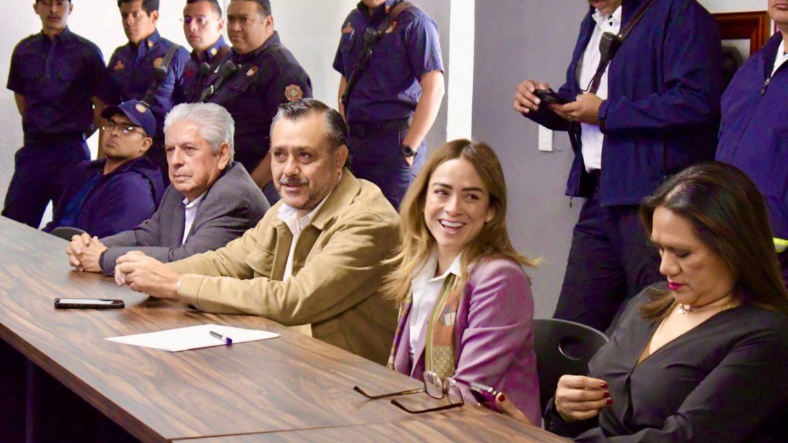 Fortalece Oficialía Mayor equipamiento del Heroico Cuerpo de Bomberos