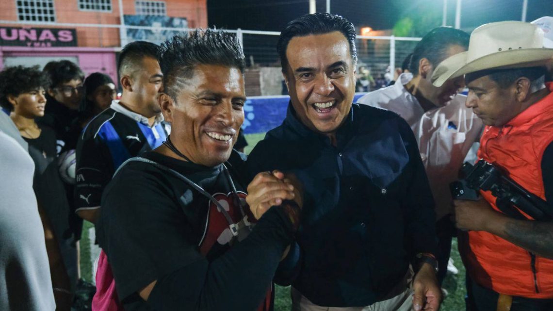 El secretario de Desarrollo Social del Estado, Luis Nava, llevó a cabo la premiación de la final del torneo Talento de Barrio “El Gallinero”