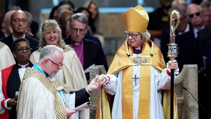 El acontecimiento puso patas arriba el pueblo medieval de Canterbury, al este de Londres, pero no despertó gran atención de los medios británicos, ni siquiera por la presencia de los príncipes de Gales